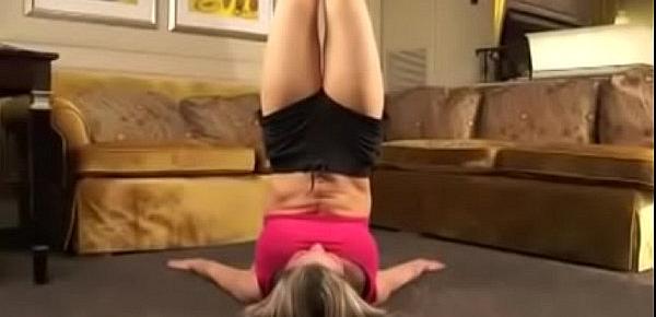  Flexible Gymnast Kylee Nash Stretching
